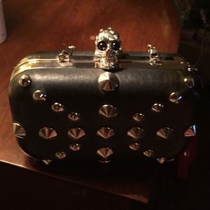 Black clutch